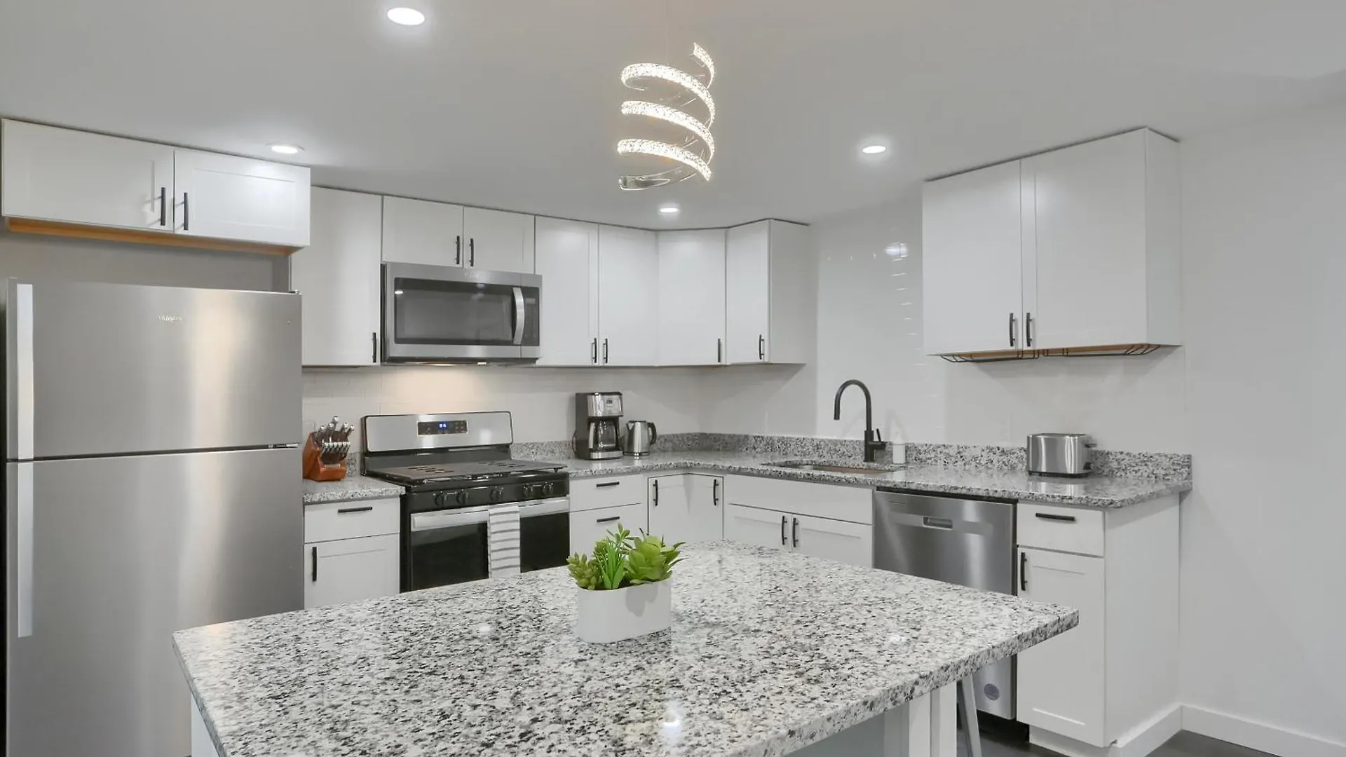 Stylish And Central 3Bd Home Pittsburgh North Side 0*,